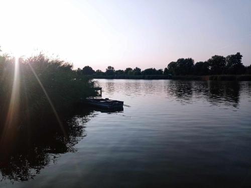 Lakeside Camping in Dunapataja