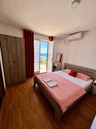 Apartment with Sea View image 3