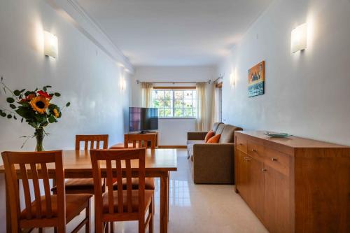 Two-Bedroom Apartment room in Apartamentos Monte da Vinha I
