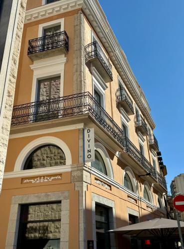 Hotel Divino by Fimedhotels - Tap to explore photos
