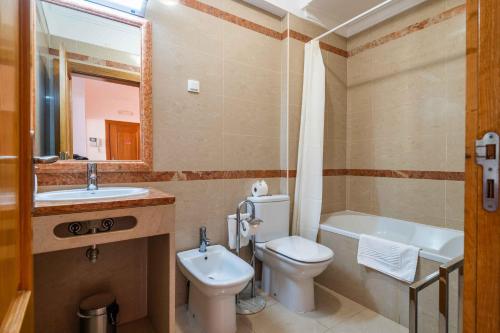 Superior Two-Bedroom Apartment with Side Sea View image 9