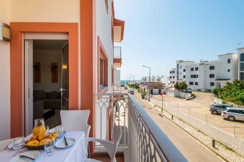 Superior Two-Bedroom Apartment with Side Sea View image 5