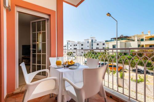 Superior Two-Bedroom Apartment with Side Sea View image 4