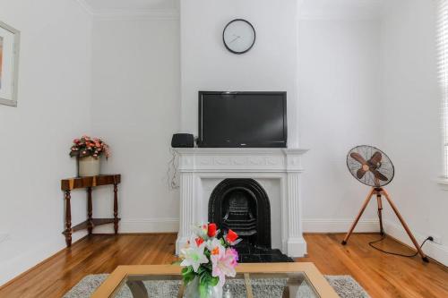 Waterview terrace in rock - image 8