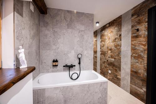 Suite with Sauna image 10