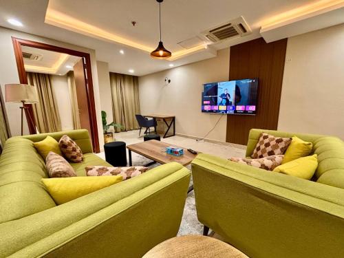 1 Bed | GoldCrest | DHA | 13 Flr, Lahore