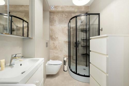 Wyjątkowe Studio z Balkonem 350 m od Plaży by Noclegi Renters - image 3