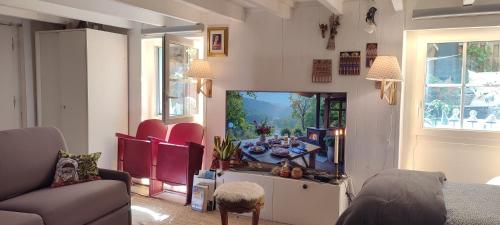 PARIS AUTHENTIC HOUSE studio with green courtyard 12 rue labourse Gentilly 94250 - Location saisonnière - Gentilly