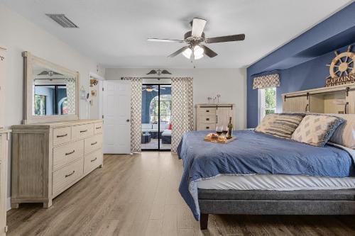 Heated Pool, Gulf Access, Dock & Fun Games - The Salty Palm - Roelens in North Port (FL)