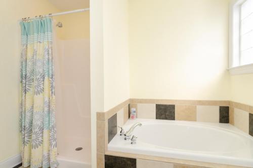 E-Sea Living by Bryant Real Estate - image 3