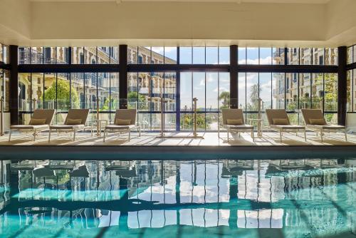 Hotel Barriere Le Grand Hotel Dinard - 수영장