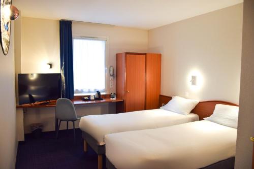 2 twin beds