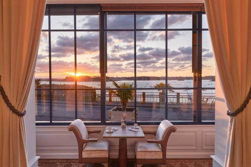 Restaurant, Hotel Barriere Le Grand Hotel Dinard in Dinard