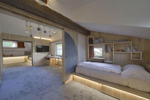 Four-Bedroom Apartment image 10