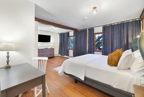 Phoenicia Lodge - image 13