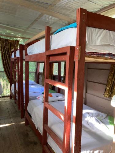 1 double bed, 7 twin beds