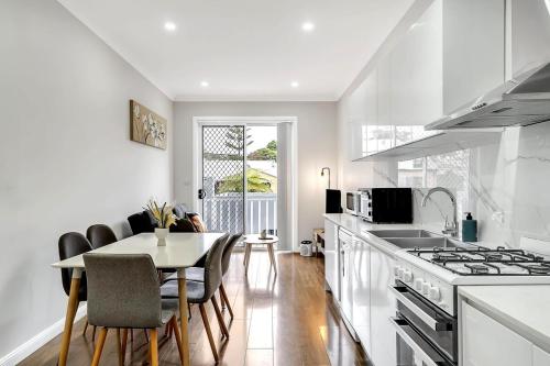 4G8 Abnb-Style 3BR Darling Harbour Terrace, Parkside & Garage in Glebe