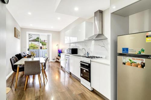 4G8 Abnb-Style 3BR Darling Harbour Terrace, Parkside & Garage in Glebe