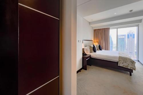 Modern 1-Bedroom in Address Marina, City View - 20AB01, Dubaj