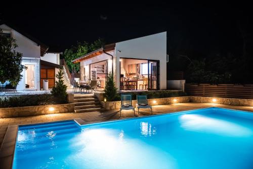 Iekārtas, Villa Tia in Gradnići