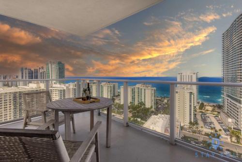 High-Floor with Stunning Views-Luxury Condo - Pools in Hollywood, USA