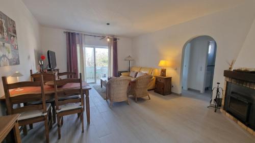 Apartamento 2 quartos, 2 wc, vista mar e piscina in Centro da Cidade Carvoeiro