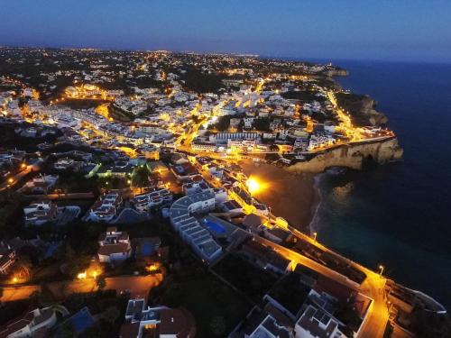 Apartamento 2 quartos, 2 wc, vista mar e piscina in Centro da Cidade Carvoeiro
