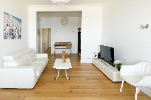Seafront Apartment for 6 Promenade des Anglais, Nizza (Foto 2)