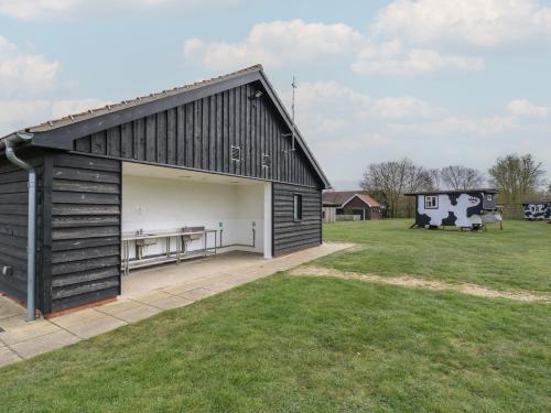 Viesnīcas āriene, Buttercup Cow Shed 3 in Hacheston