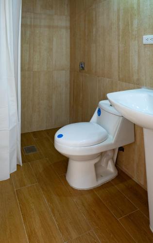 Bathroom, Alojamiento Lecheria PV1 in Lecheria