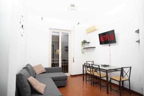 Modern and Central One-Bedroom, 10 min from Colosseum, Roma