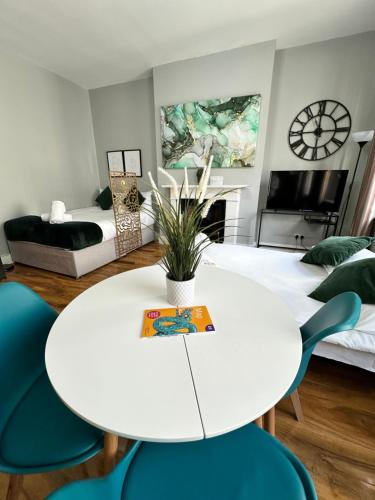Spacious Studio Near Hyde Park, London