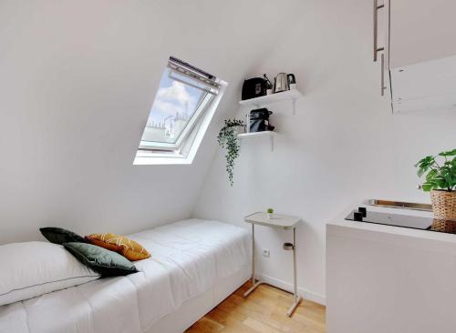 Bedroom 3 - Place Victor Hugo Trocadero - BAIL MOBILITE - image 7