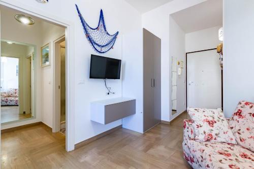 One-Bedroom Apartment image 4