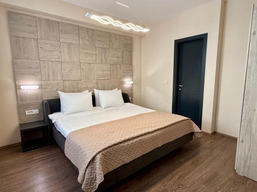 1 king bed, 1 sofa bed