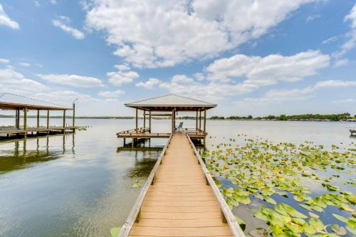 Lake Francis Lily Pad - Home with Hot Tub and Dock! in Lake Placid, USA