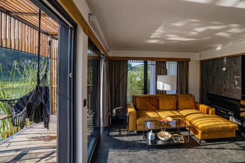 Létesítmények, Water Hideout - Floating Villas in Wild Nature near Zielona Góra-Babimost repülőtér