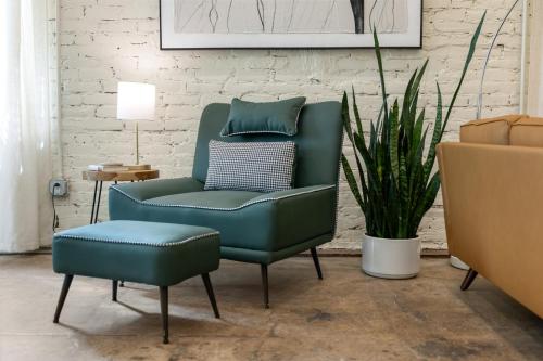 บริการและสิ่งอำนวยความสะดวก, Modern Loft-Style Retreat Near Blenko Glass in Milton, WV in เฮอริเคน (WV)