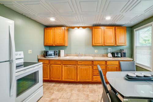 Less Than 2 Mi to SUNY Cortland Unit with Private Parking in كورتلاند