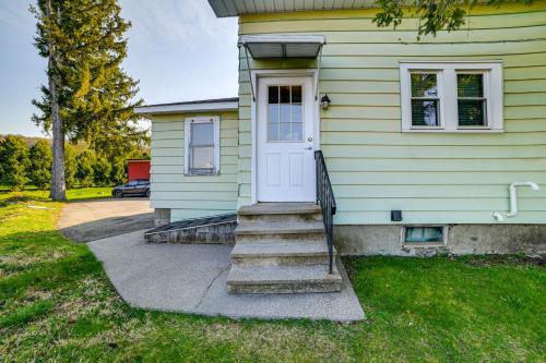 Less Than 2 Mi to SUNY Cortland Unit with Private Parking in كورتلاند