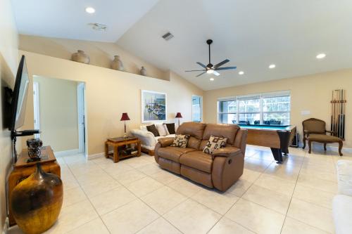 Shared lounge/TV area, Abode Villas in Matlacha (FL)