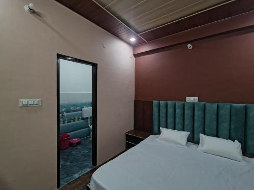 Down Hill Homestays in Ram Gaon