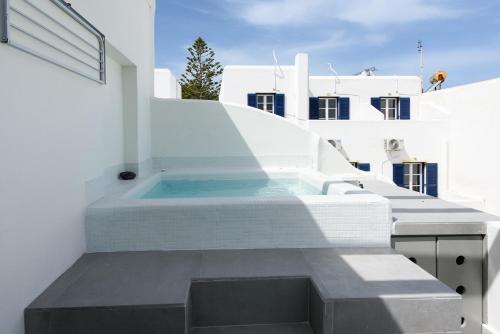 Hot tub, Vammos Luxury Residences in Paros Island