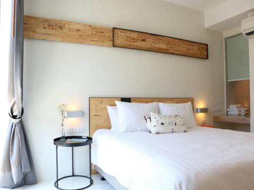 Standard Double Room image 10