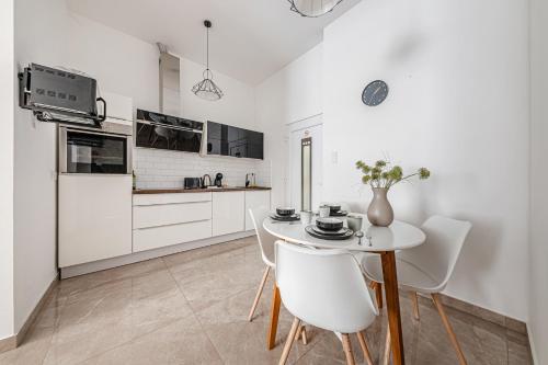 Marble Royal Suite & Studio- near the City Park 2