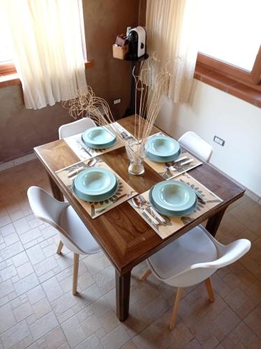 Ресторан, Casa vacanze con vista unica piscina & parcheggio gratis in San Leucio Del Sannio