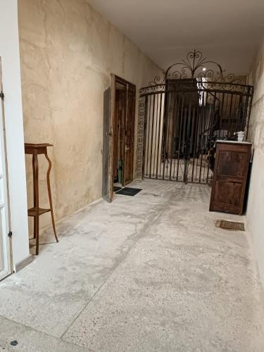 Dans maison de maître, appartement indépendant. (Dans maison de maitre, appartement independant.) in Montfrin