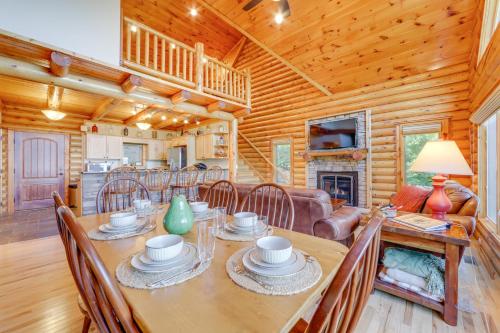 Scenic Sylva Log Cabin with Sunset and Mountain View! in Sylva, USA