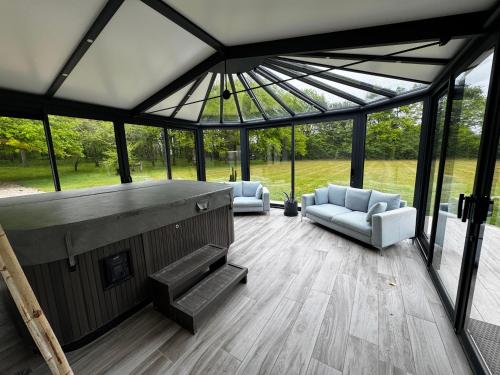 Зовнішній вигляд готелю, L'Etincelle villa 14 pers, piscine jacuzzi, sauna in Сан-Фарго