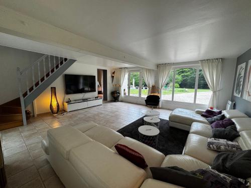 L'Etincelle villa 14 pers, piscine jacuzzi, sauna in Сан-Фарго